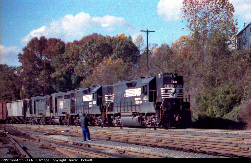 NS 4103 leads three other units into the yard